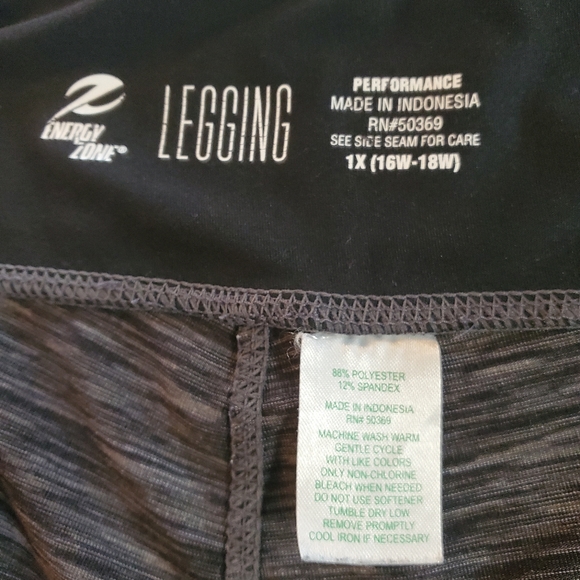 ENERGY ZONE PERFORMANCE LEGGING size 1X (16W-18W) - Picture 4 of 15